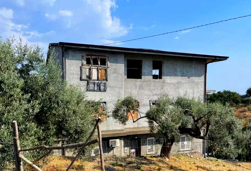 Stignano, operaio morto in casa dopo una lite: fermata la moglie