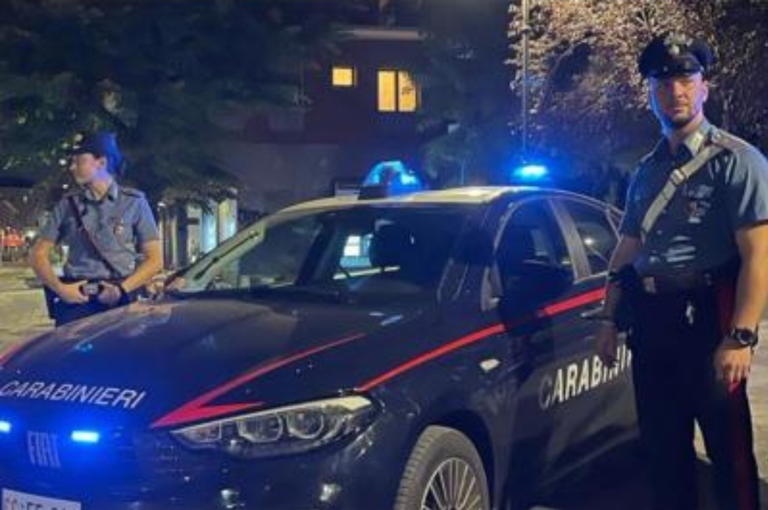 Molini di Triora, aggredisce la compagna con una spranga e un colpo di pistola: fermato dopo la fuga nel bosco