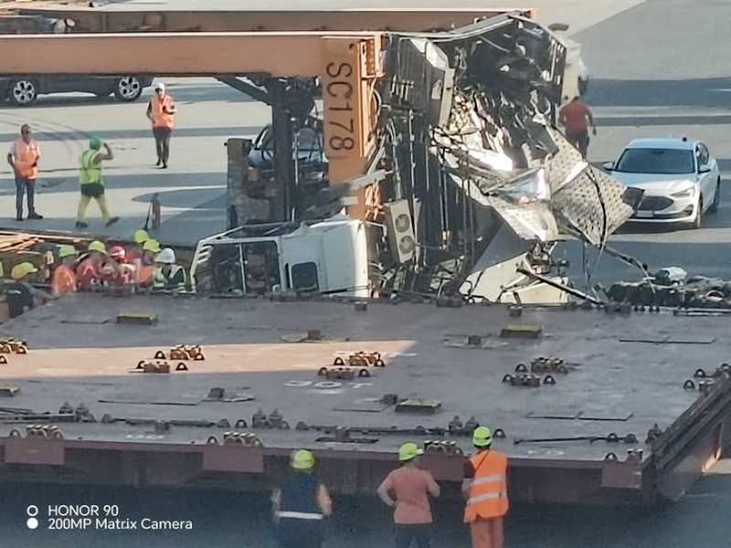 Porto di Gioia Tauro, operaio ferito nel ribaltamento di uno straddle carrier: i sindacati contestano il licenziamento