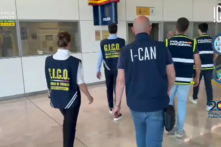 ’Ndrangheta, Domenico Paviglianiti consegnato all’Italia: deve scontare oltre 19 anni