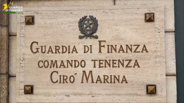 Cirò Marina, albergo abusivo sul lungomare: 190 ospiti e oltre 50mila euro non dichiarati
