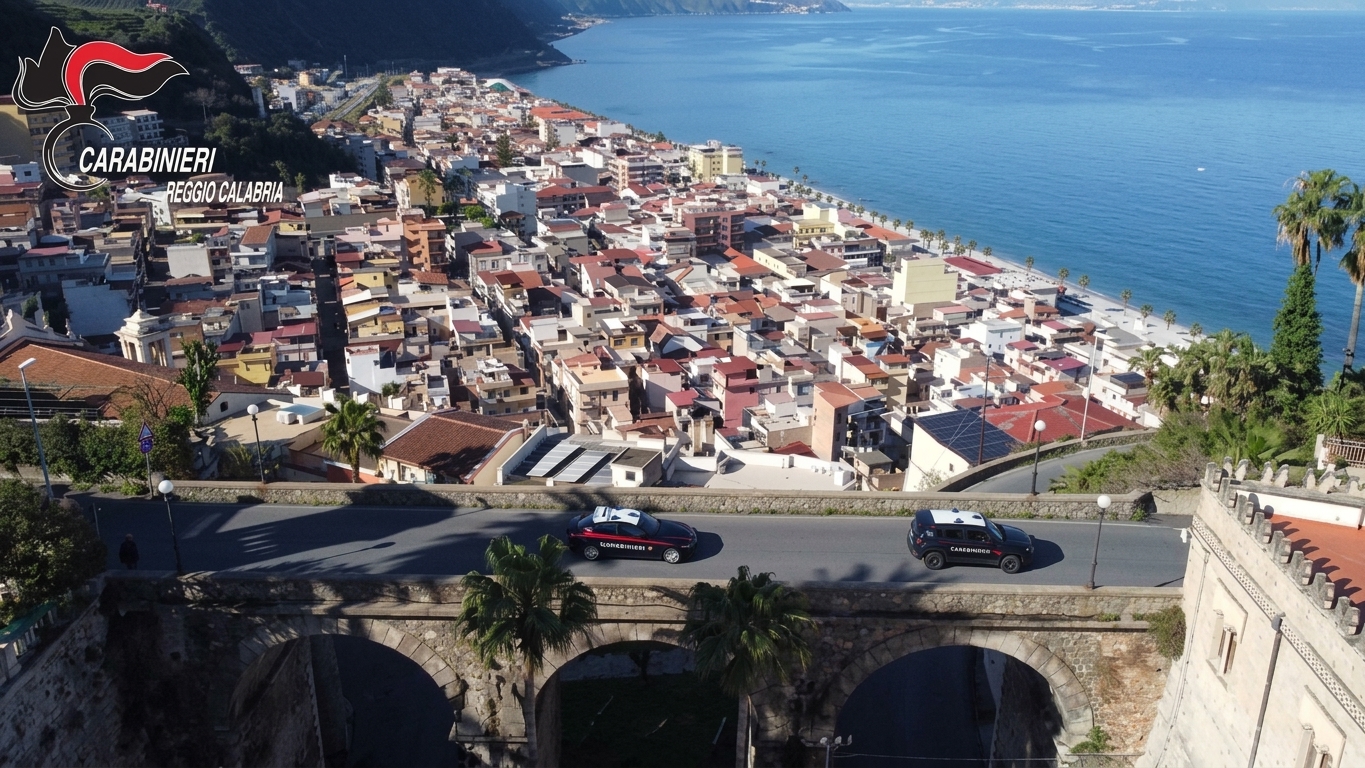 Bagnara Calabra, 17enne ferito da un colpo di pistola alla testa: arrestati due coetanei