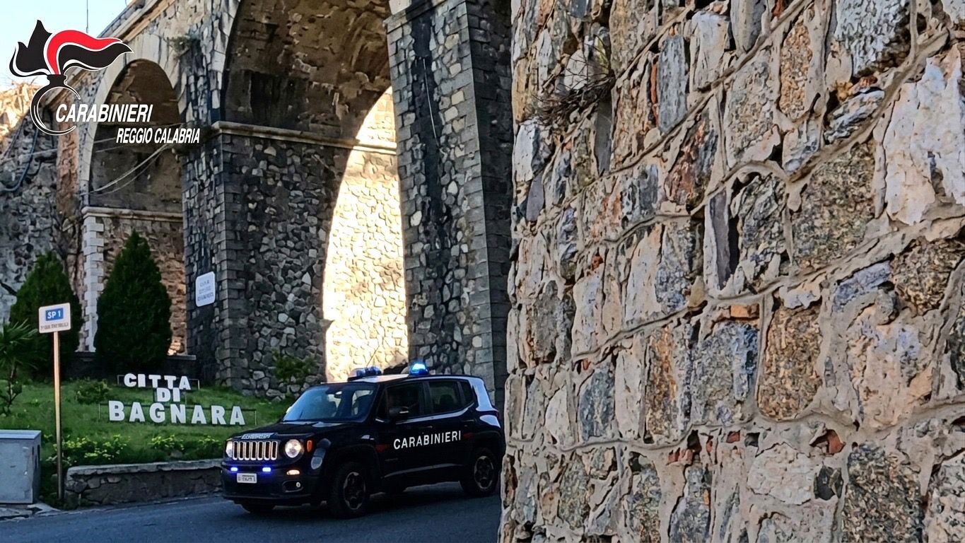 Bagnara Calabra, due 17enni arrestati per tentato omicidio: un coetaneo ferito alla testa