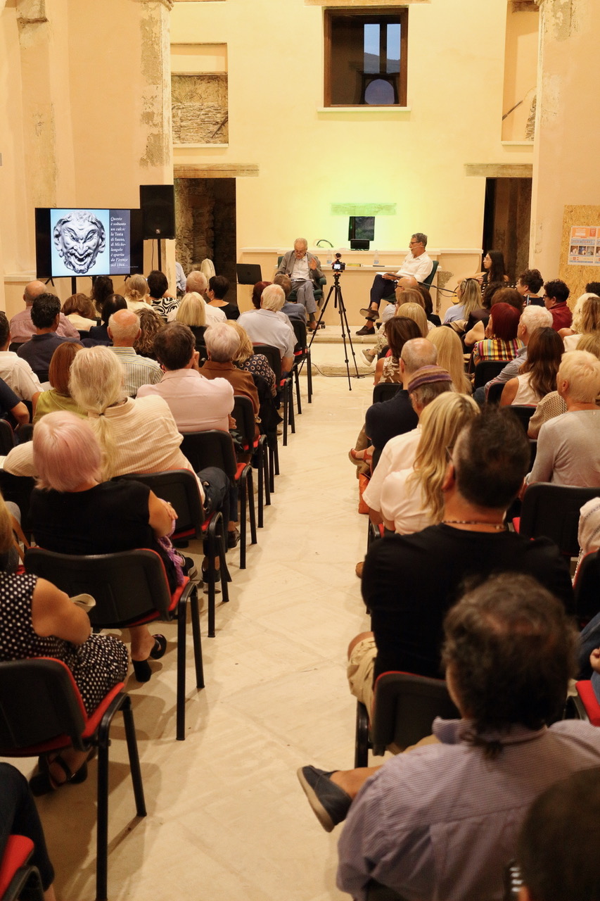Nocera Terinese, il racconto dell’arte razziata dai nazisti conquista il pubblico