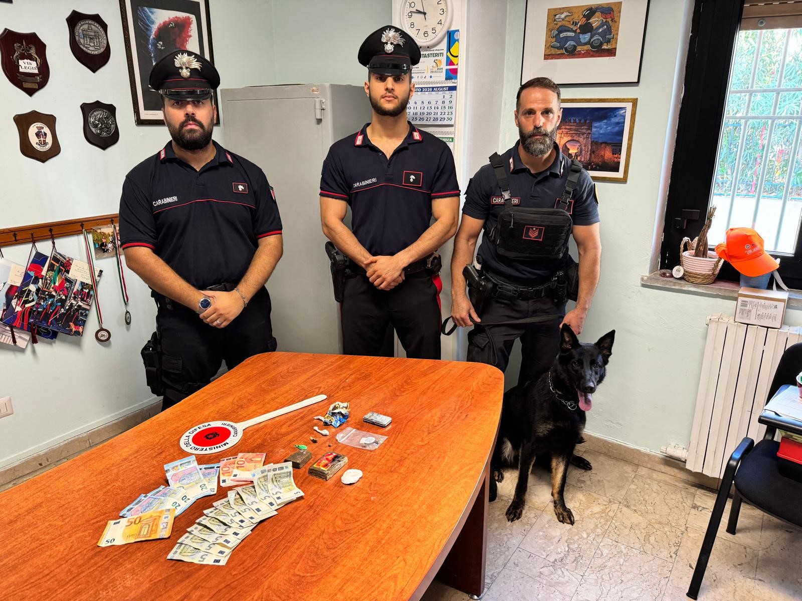 Isola di Capo Rizzuto, arrestato un 18enne per droga: sequestrati oltre 190 grammi di hashish