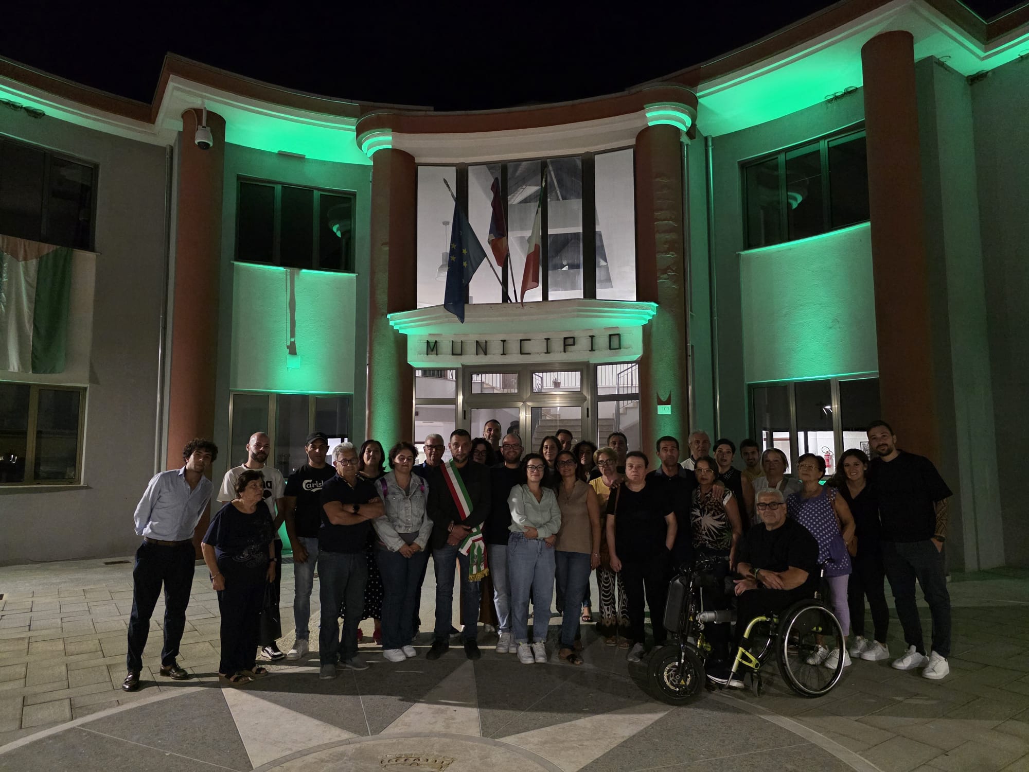 Cinquefrondi si illumina di verde per dare voce alle malattie mitocondriali