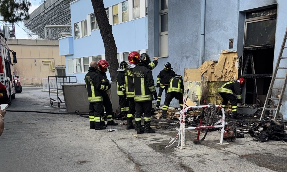 Crotone, principio d’incendio all’ospedale San Giovanni di Dio: fiamme domate, nessun danno