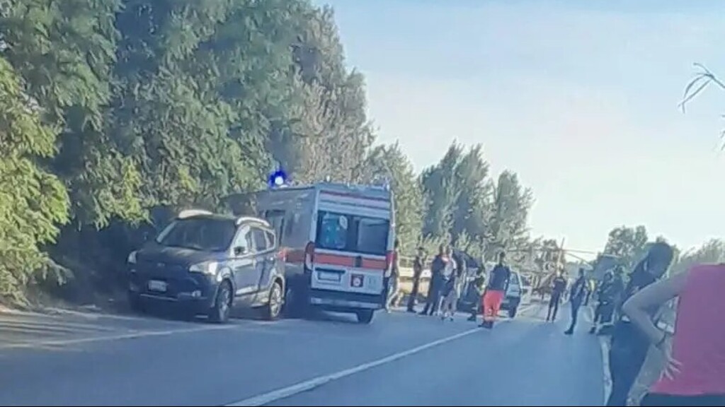 Bovalino, scontro sulla Statale 106: una donna muore, quattro persone ferite