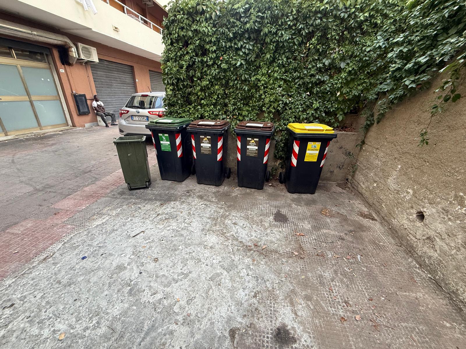 Crotone, rifiuti abbandonati in via Amatruda: nuova bonifica e nuova denuncia istituzionale