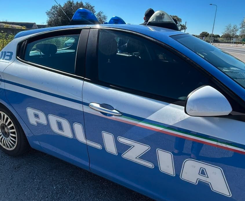 Crotone, cinque poliziotti feriti durante un intervento: arrestato un uomo