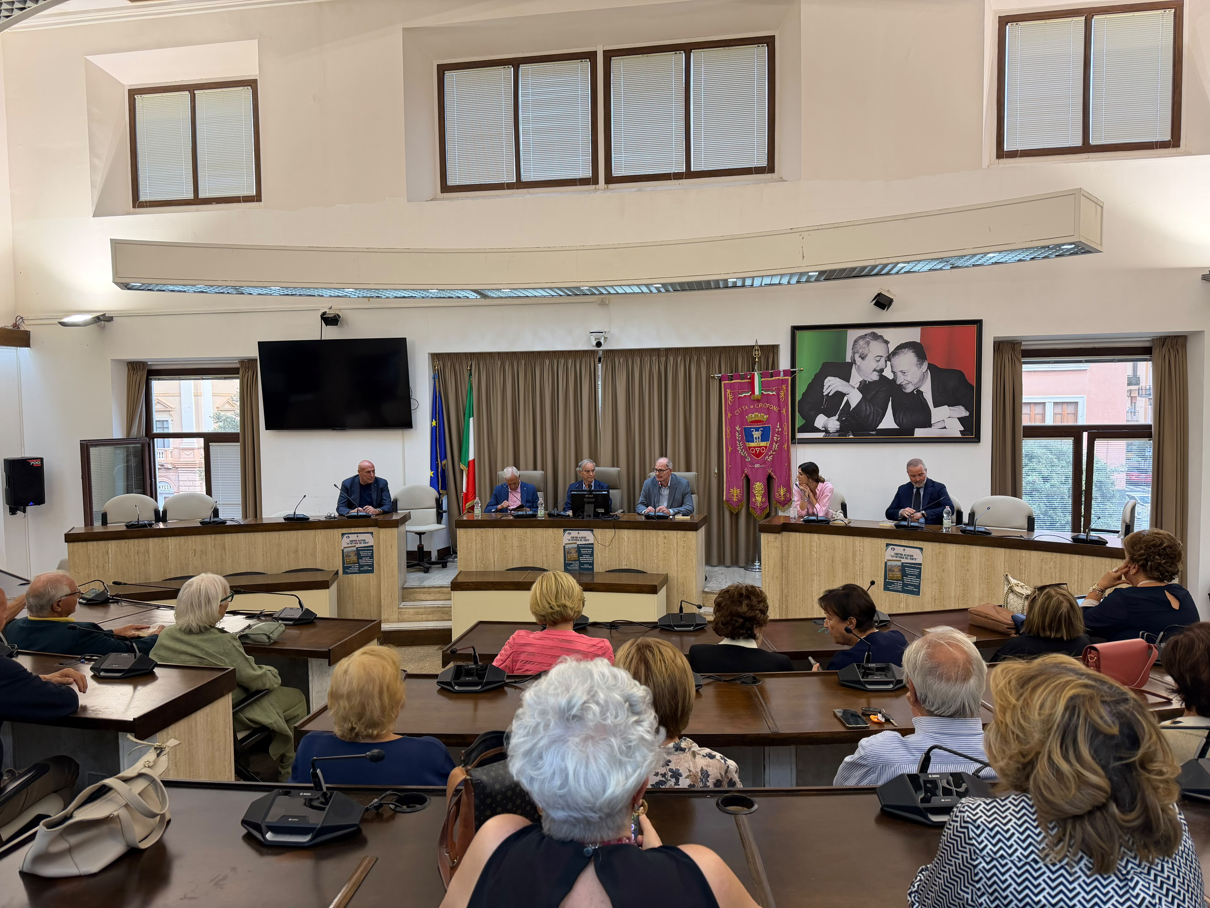 Crotone, presentato “La fattoria del vento”: letteratura, Calabria e sfide del futuro