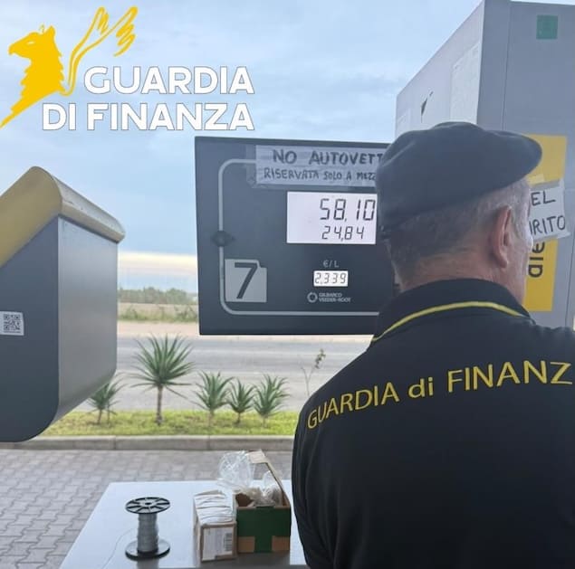 Crotone, acqua nel gasolio: sequestrato distributore di carburante