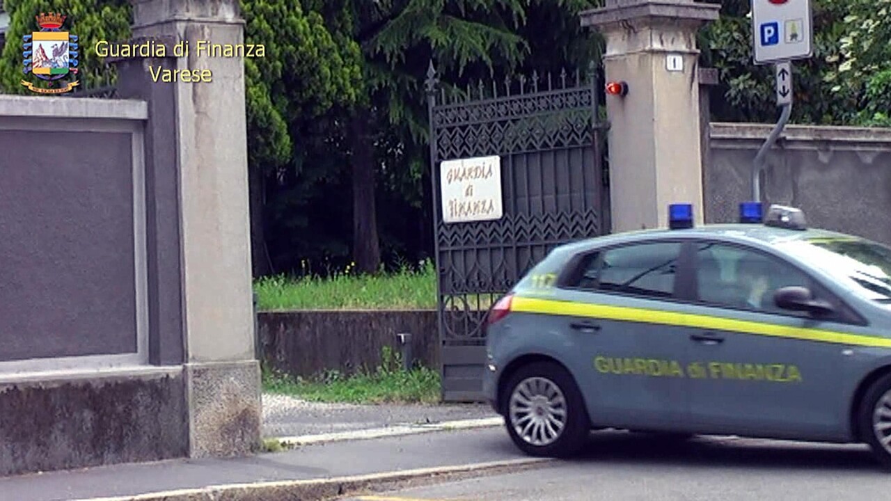 Gallarate, percepiva la NASpI ma aveva un’impresa edile: denunciato